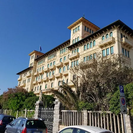 Rodeo Drive Apartment Viareggio Exterior photo
